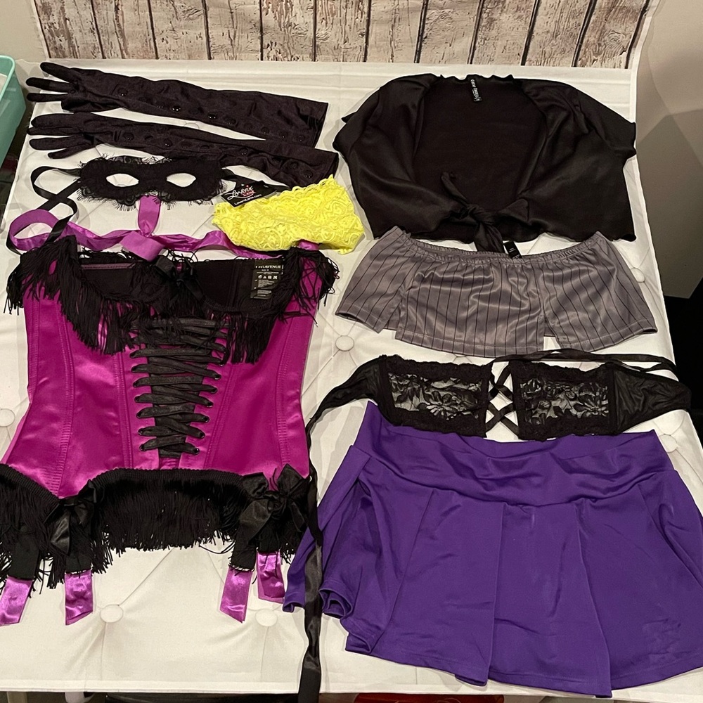 Lingerie lot medium. Some small/medium some medium/large. all fit like a medium